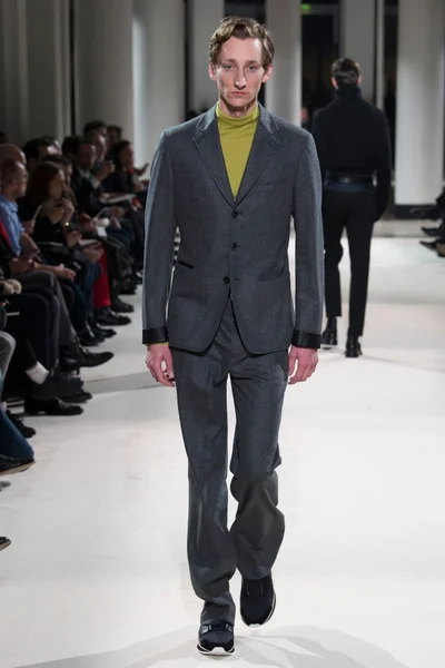 Look 37